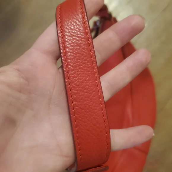 Kate Spade New York Lori Berkshire Road Red Leather Hobo Bag. - Picture 7 of 16